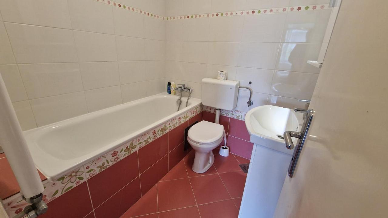 Lovely Condo With Free Parking 류블랴나 외부 사진